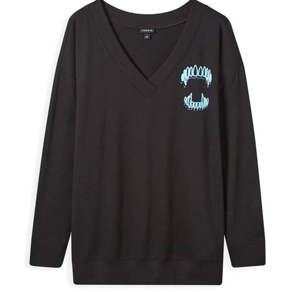 Torrid 2 (2X 18/20) Gothic Vampire Bite Glow in the Dark Lightweight Sweatshirt